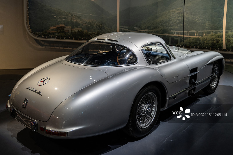 德国斯图加特，梅赛德斯奔驰博物馆图片素材