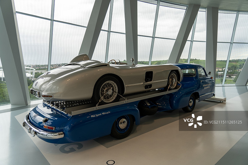 德国斯图加特，梅赛德斯奔驰博物馆图片素材