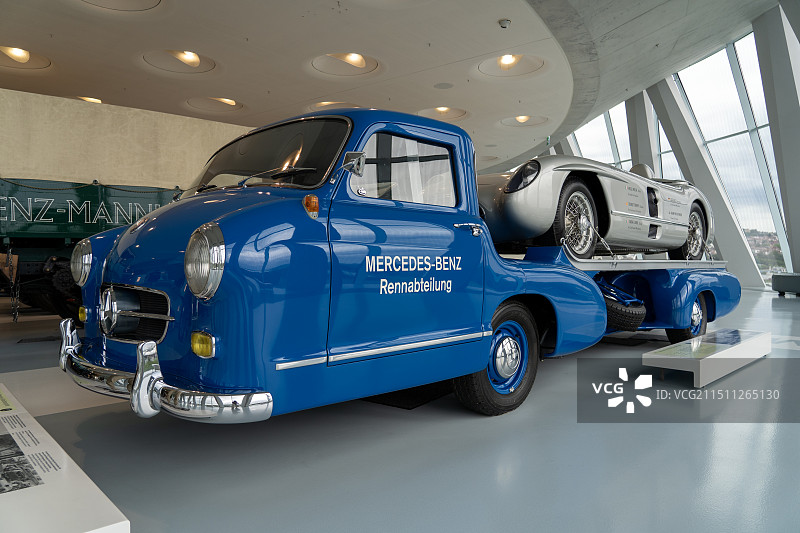 德国斯图加特，梅赛德斯奔驰博物馆图片素材