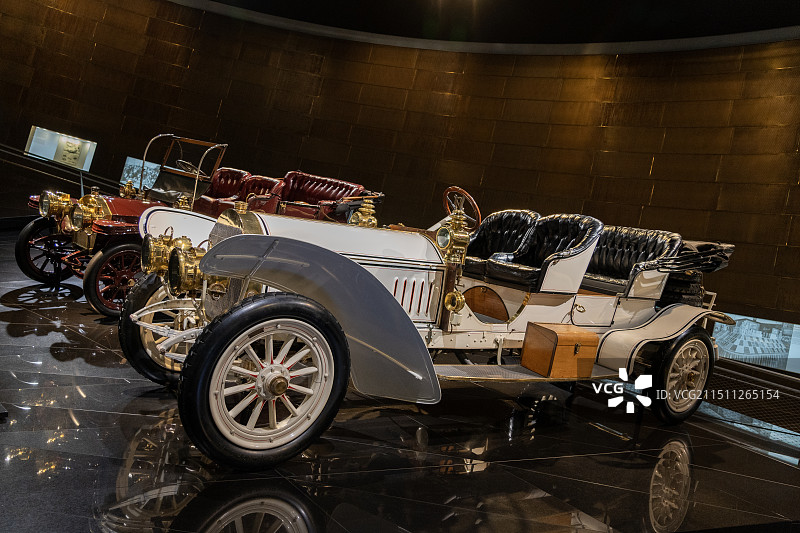 德国斯图加特，梅赛德斯奔驰博物馆图片素材