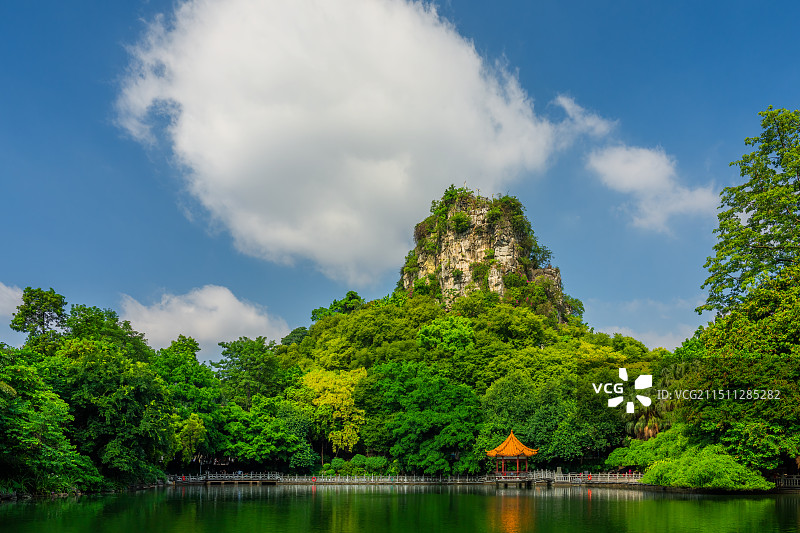 广西柳州古八景之一的鱼峰山公园南潭鱼跃小龙潭景点风光图片素材