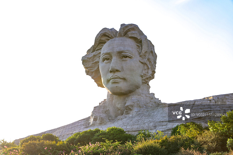 湖南长沙橘子洲头景区青年毛泽东头像雕塑近景图片素材