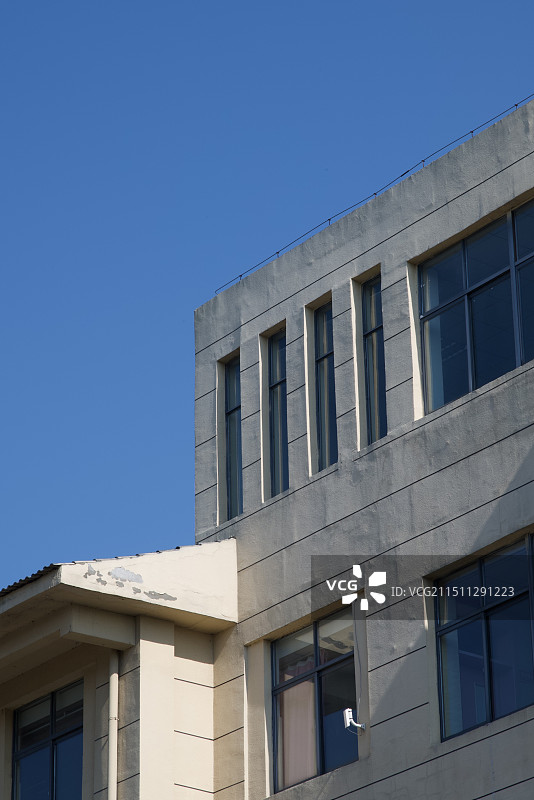 阳光下建筑楼房图片素材