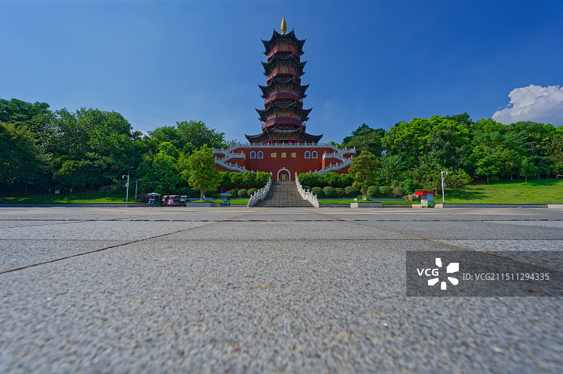 南昌象湖景区风景建筑物万寿塔图片素材