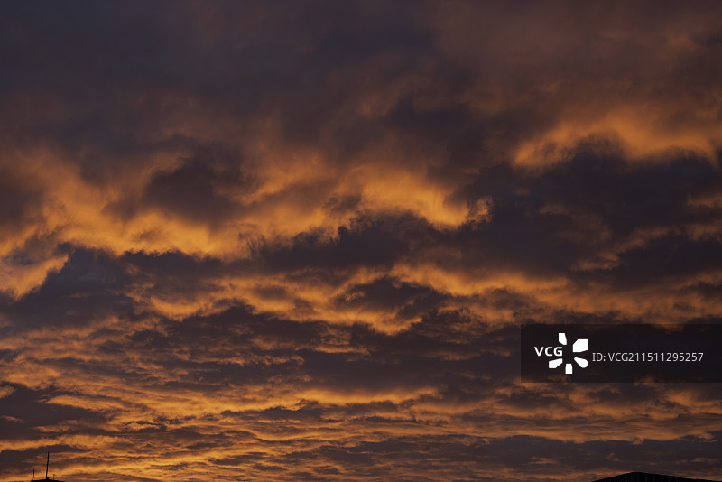 在土耳其黑海边的城市奥尔度。傍晚美丽的晚霞图片素材