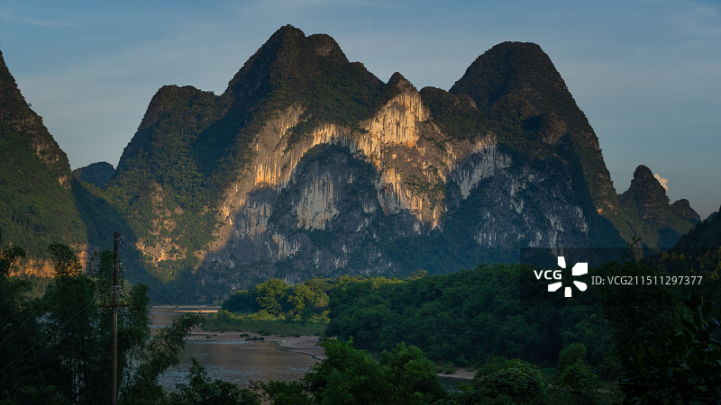 广西桂林阳朔风光 九马画山图片素材