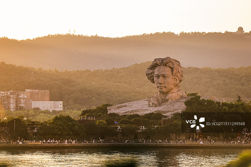 落日下的长沙湘江橘子洲图片素材