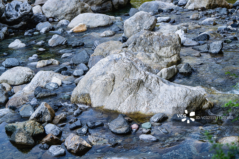 水流过岩石的特写镜头 神农溪纤夫文化旅游区 国家5A景区图片素材