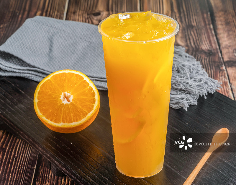 一杯鲜榨橙汁图片素材