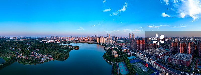 南昌黄家湖城市自然风景全景长图图片素材