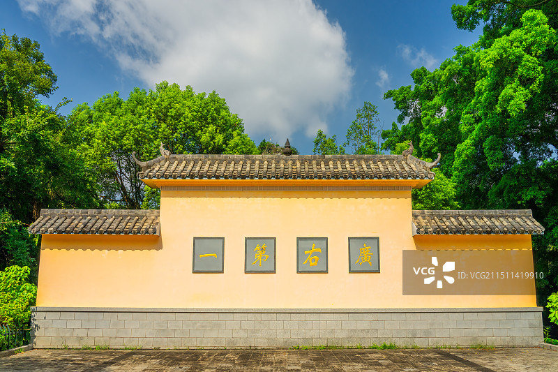 广西柳州灵泉古寺建筑风格图片素材
