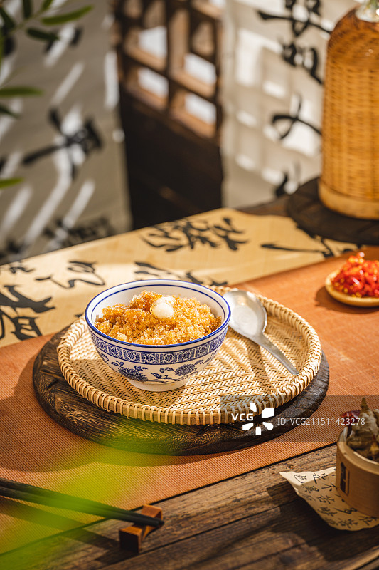 复古中式窗格红糖汤圆小吃甜品  红糖冰粉 汤圆 冰汤圆 小吃 酒酿圆子 甜酒汤圆 甜品图片素材