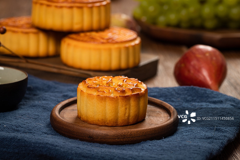 一些广式月饼组成的场景图片素材