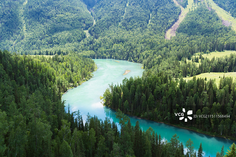 新疆北疆阿勒泰喀纳斯景区喀纳斯河月亮湾自然风景图片素材