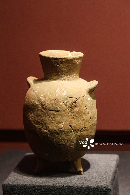 中国考古博物馆文明起源三足陶壶中国考古博物馆文明起源 河南 新郑 裴李岗遗址图片素材