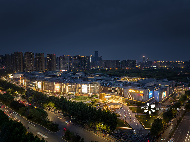 陕西西安长安区宜家荟聚城市综合体夜景图片素材