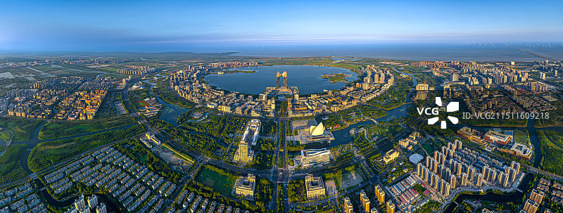 上海临港 中银金融中心 上海自贸区临港新片区 临港新城 滴水湖 生态环境优美的滨海产业新城市图片素材