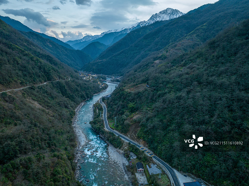 云南怒江州贡山县独龙江乡新貌图片素材