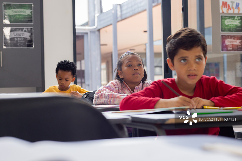 专注课堂的 diverse 学生群体，预留文案空间图片素材