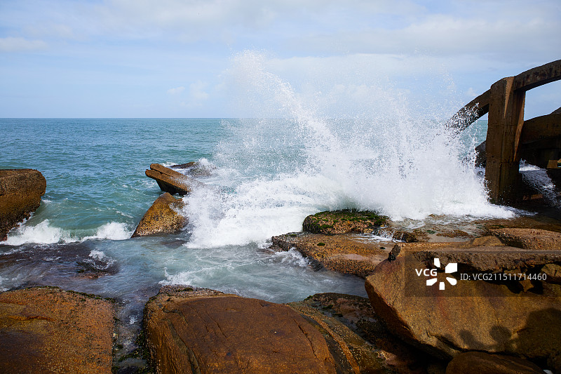 汕尾 海上古堡 浪花 礁石图片素材