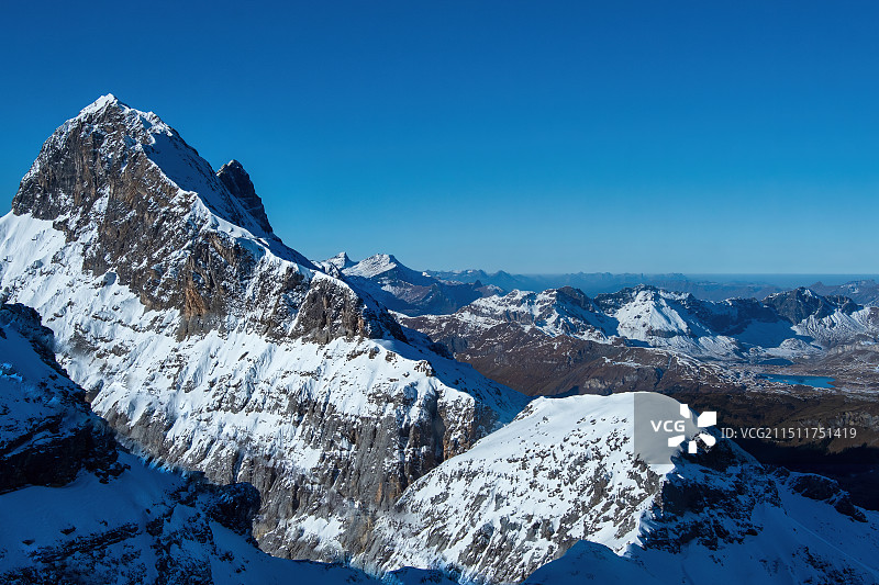瑞士阿尔卑斯山顶铁力士雪山图片素材