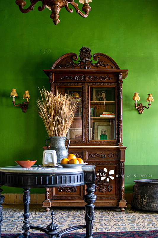 黎巴嫩世界著名遗迹巴勒贝克的著名历史酒店帕尔米拉酒店的复古装潢陈设图片素材