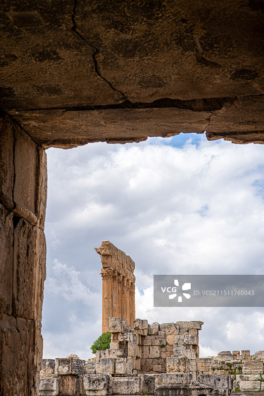 黎巴嫩著名景点考古遗迹世界文化遗产巴勒贝克（Baalbek）遗址远眺朱庇特神庙图片素材