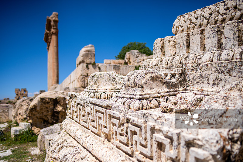 黎巴嫩著名景点考古遗迹世界文化遗产巴勒贝克（Baalbek）遗址中的朱庇特神庙的高大石柱风光图片素材
