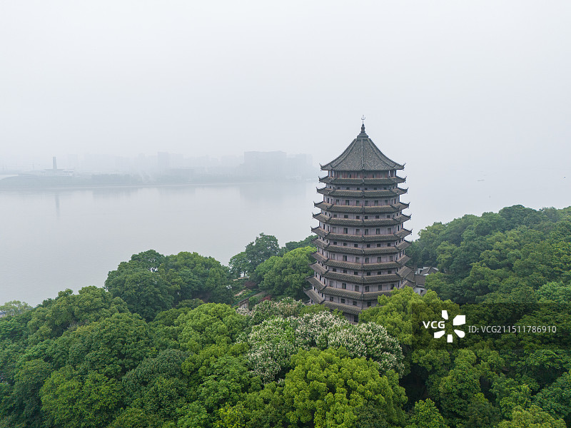 杭州钱塘江六和塔晨雾图片素材