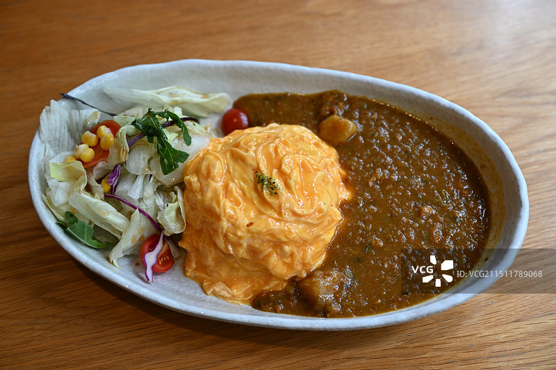 日式滑蛋包咖喱饭图片素材