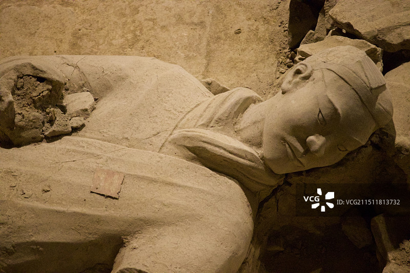 就要出土的兵马俑图片素材