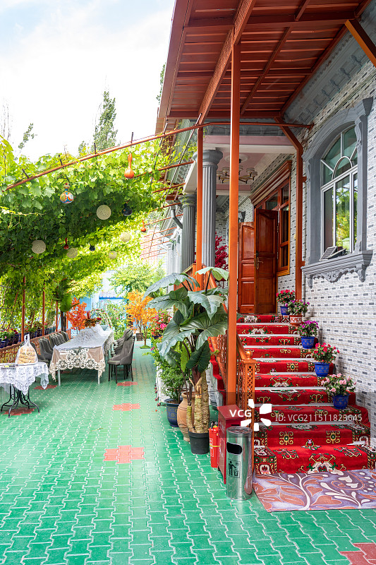 新疆伊犁州伊宁市喀赞其民俗旅游区富有新疆维吾尔民族特色的房屋庭院图片素材