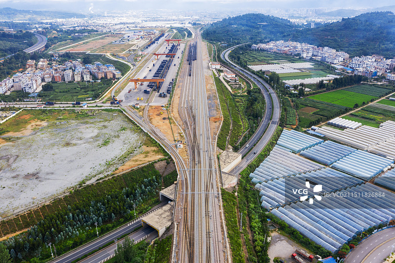 中际大通道中老铁路研和货运站一派繁忙景象图片素材
