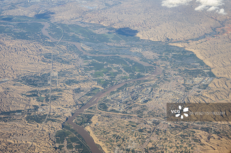 黄河边的甘肃靖远县城航拍图片素材