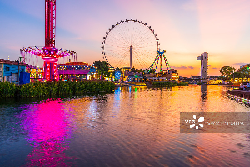 佛山市顺德华侨城欢乐海岸PLUS摩天轮浪漫夜景图片素材