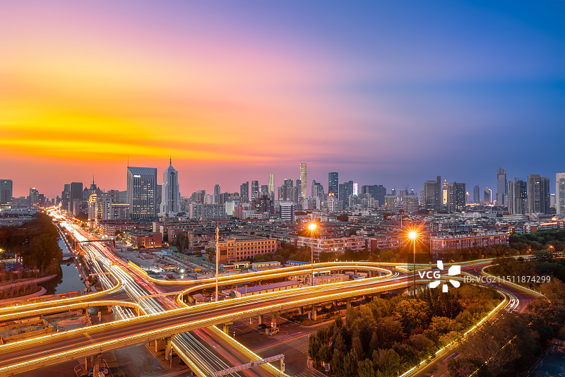 天津城市晚霞与高架桥车流图片素材
