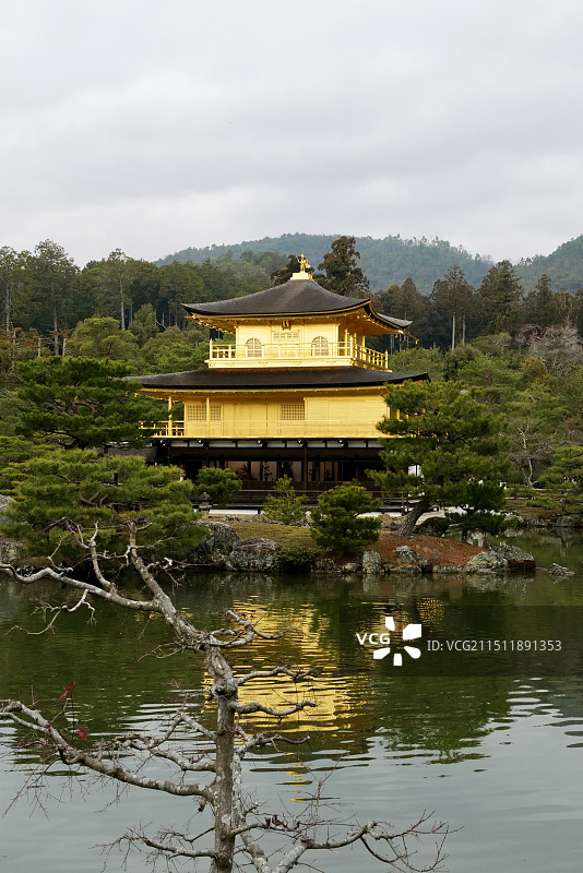 日本京都最著名的金阁寺，正式名称为“鹿苑寺”。图片素材