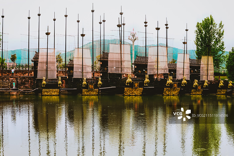 诸葛古镇铁索链船图片素材