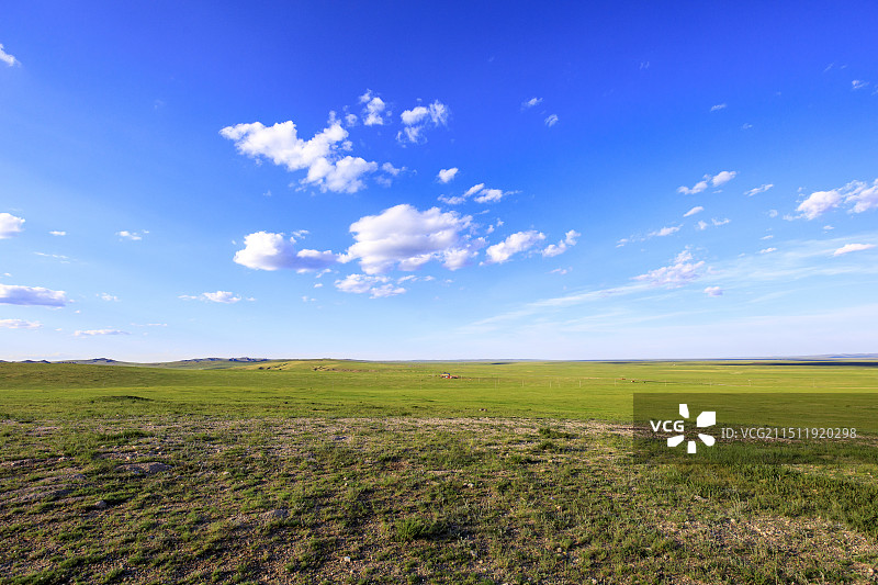暮色下的内蒙古锡林郭勒盟东乌珠穆沁旗乌里雅斯太草原风光图片素材