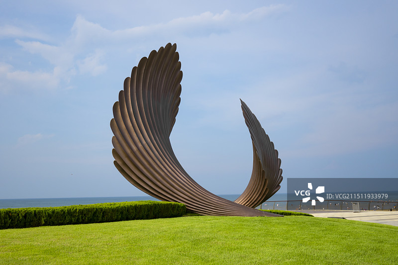 烟台市开发区金沙滩公园草地和雕塑图片素材