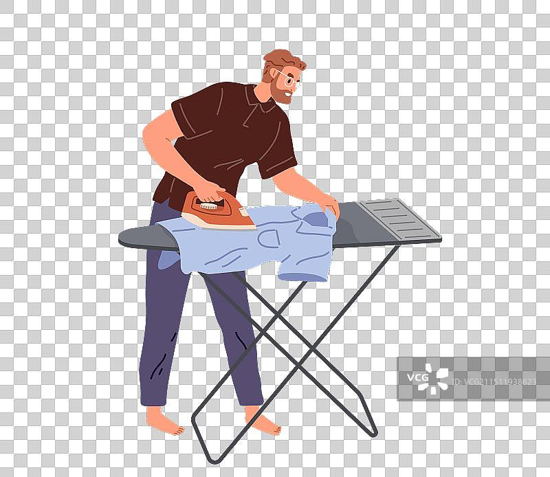 男人熨烫T恤图片素材