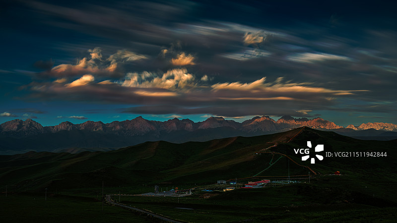 祁连山脉拂晓黄昏图片素材