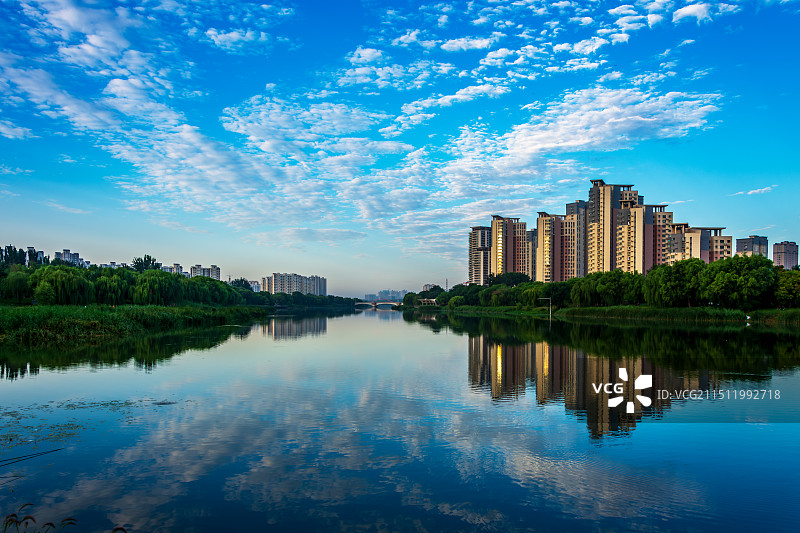 行云流水，水天共色，立秋过后聊城徒骇河畔美丽晨景24.08图片素材