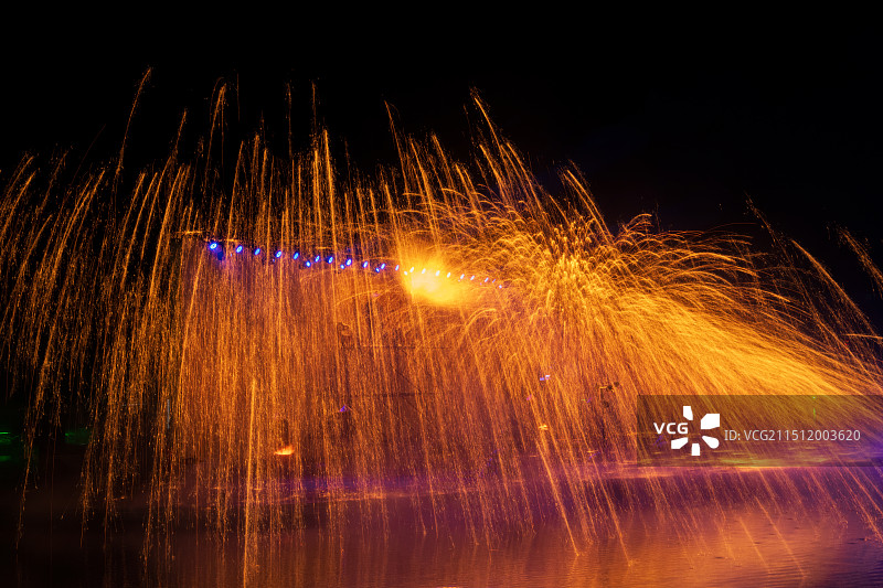 中国非物质文化遗产 打铁花表演 传统文化 中国文化 铁水 铁花 北京世界公园图片素材