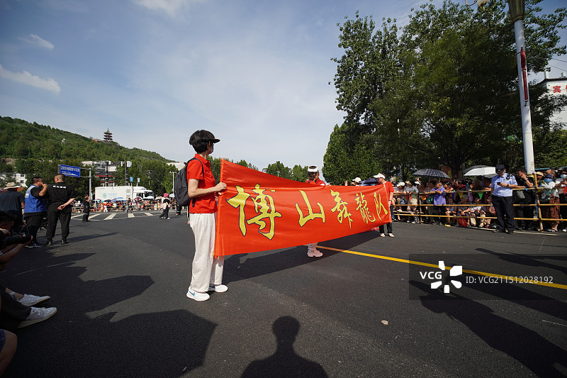 2024年8月3日山东省淄博市博山区文姜庙会孝文化民俗展演图片素材