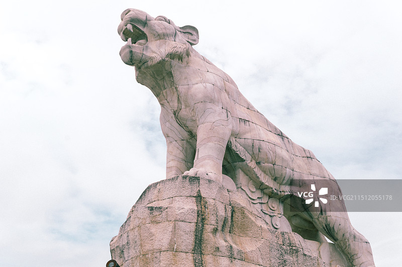 弥勒可邑小镇虎雕图片素材