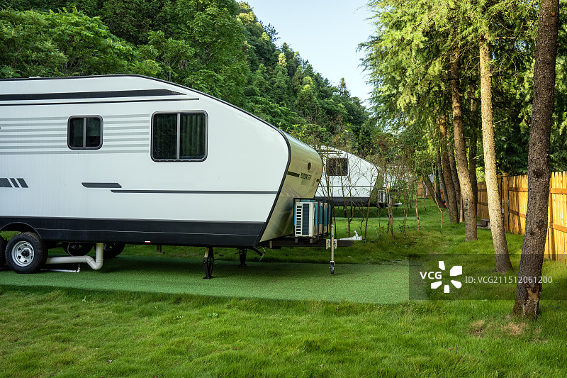 凉城湖北恩施山城城郊望城坡房车露营基地图片素材