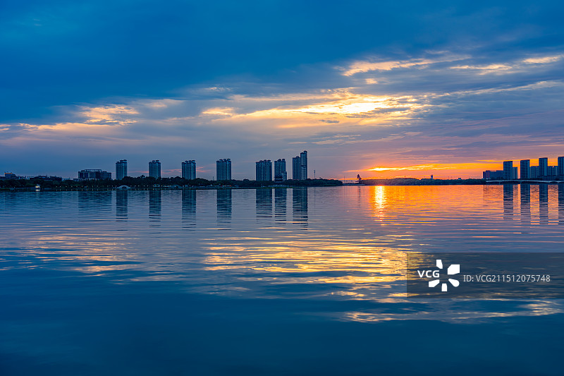 宜兴团氿风景区的晚霞图片素材