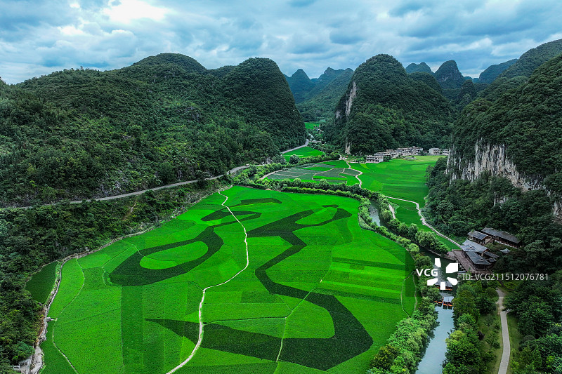 甘肃龙宫景区，龙字田图片素材