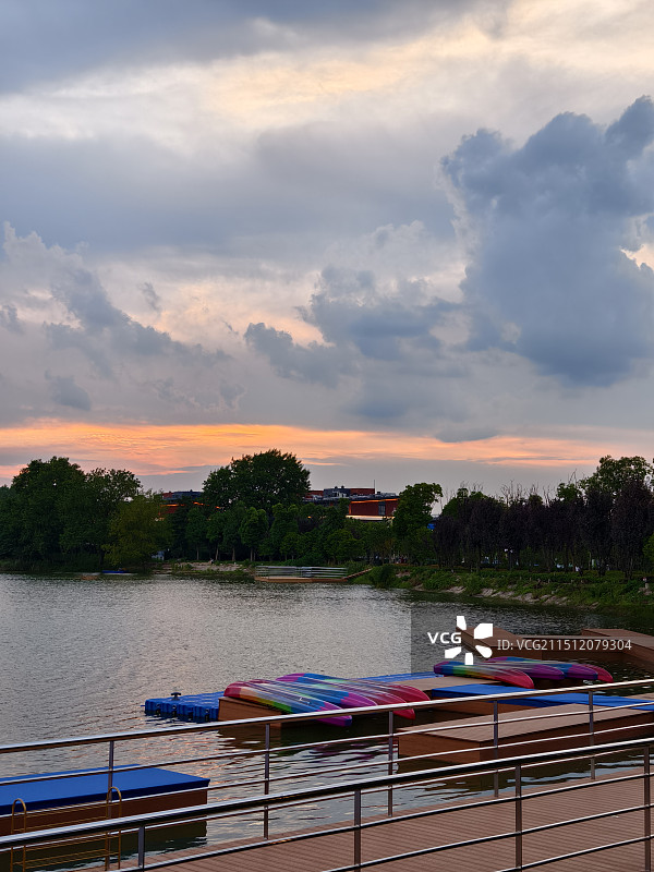 黄昏码头图片素材